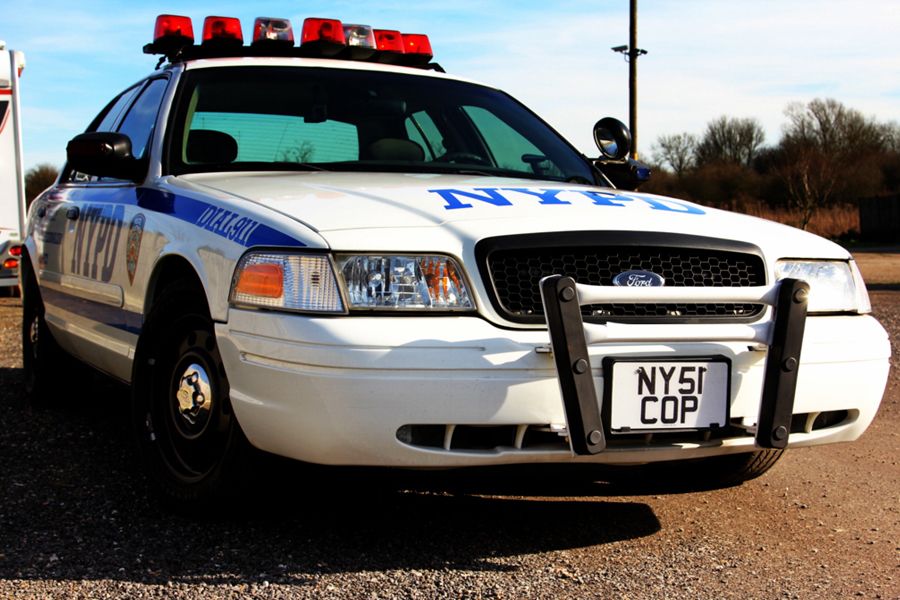 2002 Ford Crown Victoria Image 2