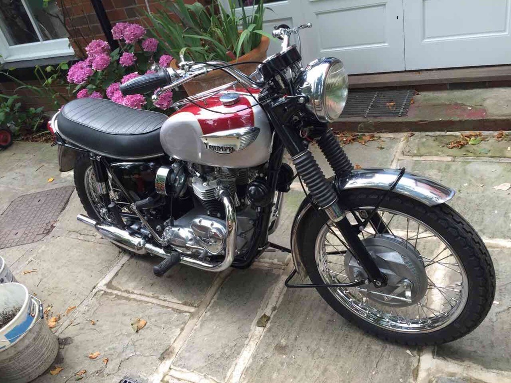 1967 Triumph Bonneville Image 1