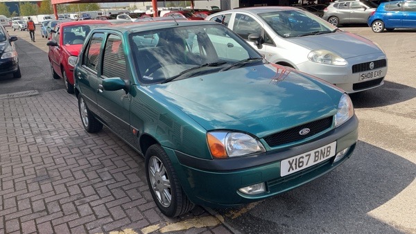 2000 Ford Fiesta Image 1