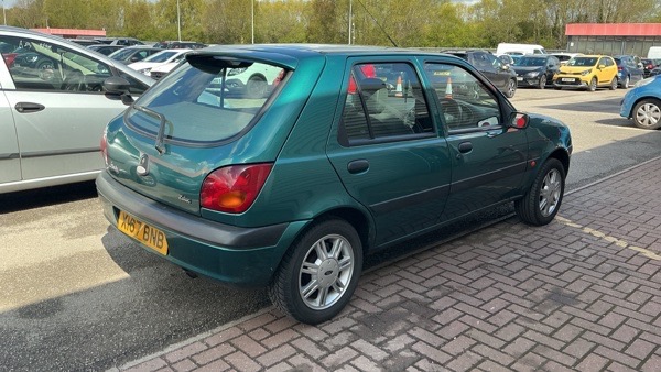 2000 Ford Fiesta Image 3