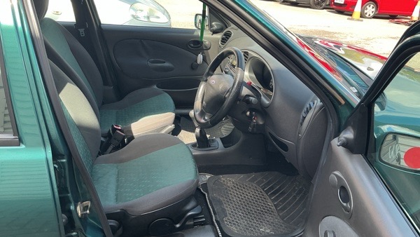 2000 Ford Fiesta Image 6