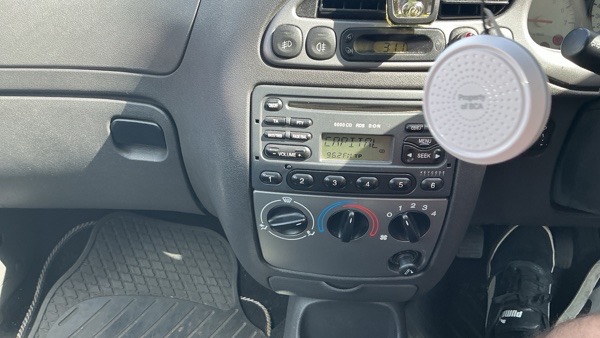 2000 Ford Fiesta Image 8