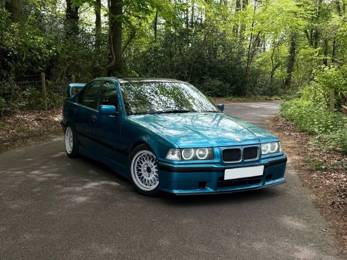 1995 BMW 3 Series Image 1