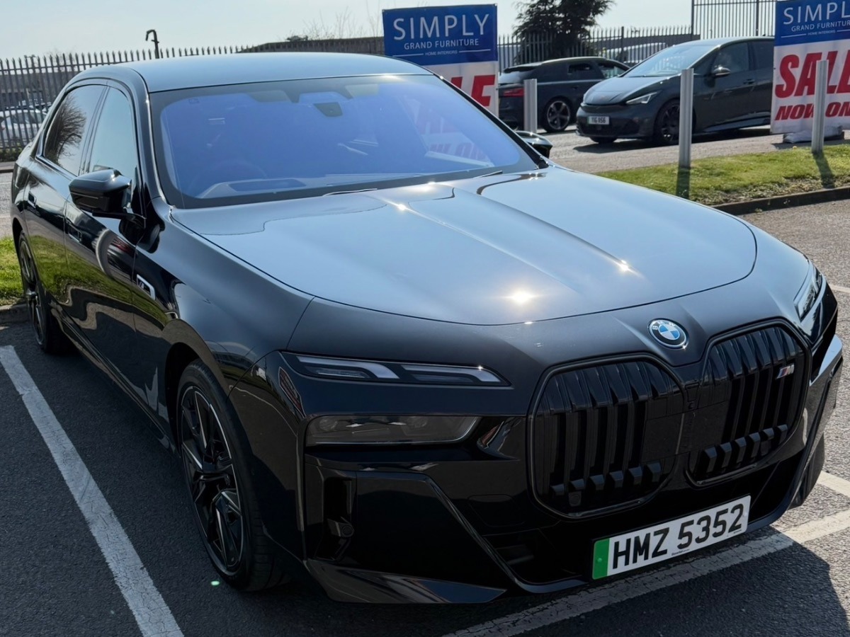 2025 BMW i7 Image 3