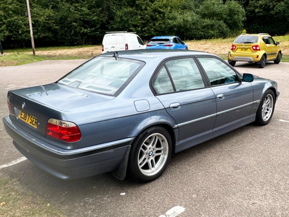 2000 BMW 7 Series Image 2
