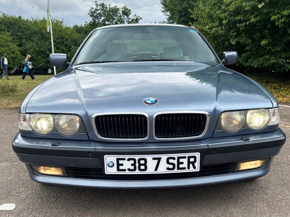 2000 BMW 7 Series Image 3