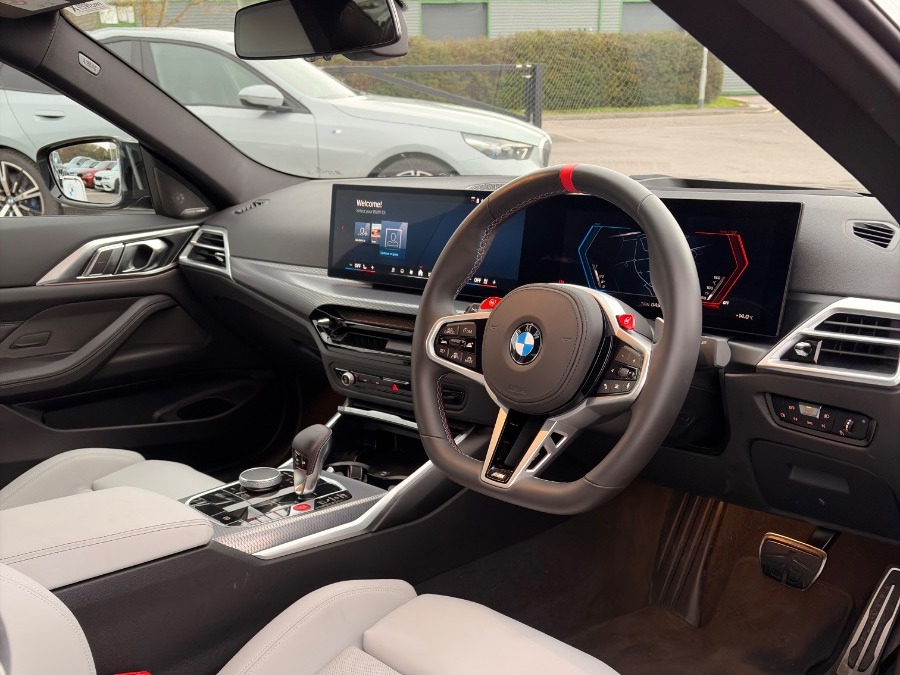 2025 BMW M4 Image 12