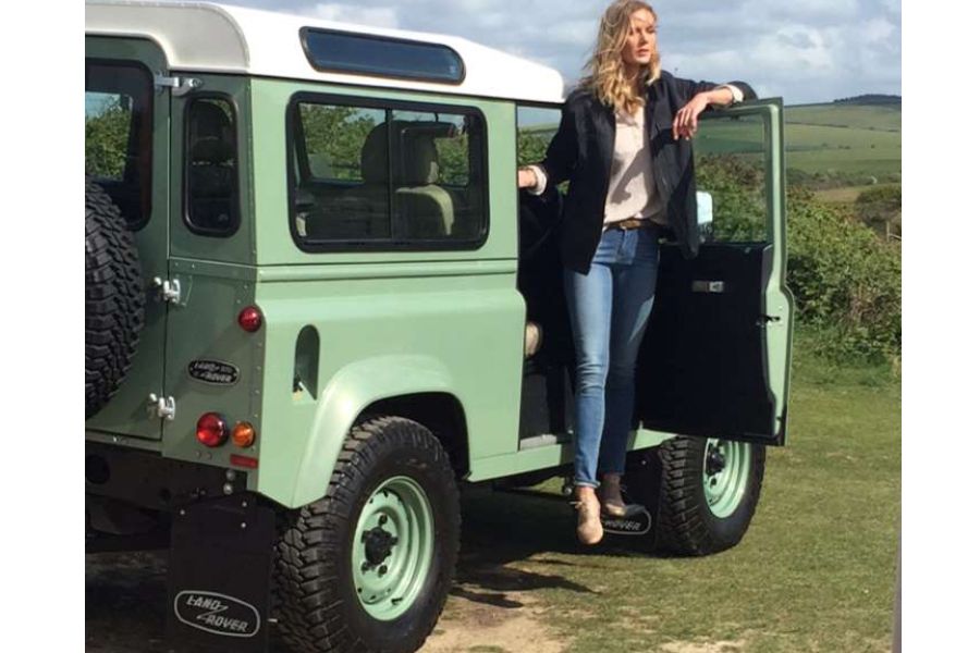 2016 Land Rover Defender Image 3