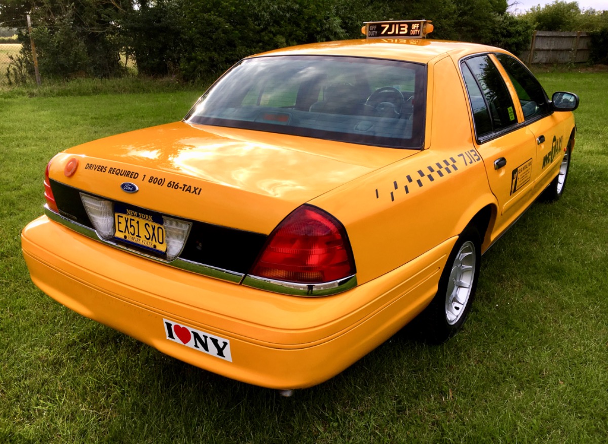 2001 Ford Crown Victoria Image 13