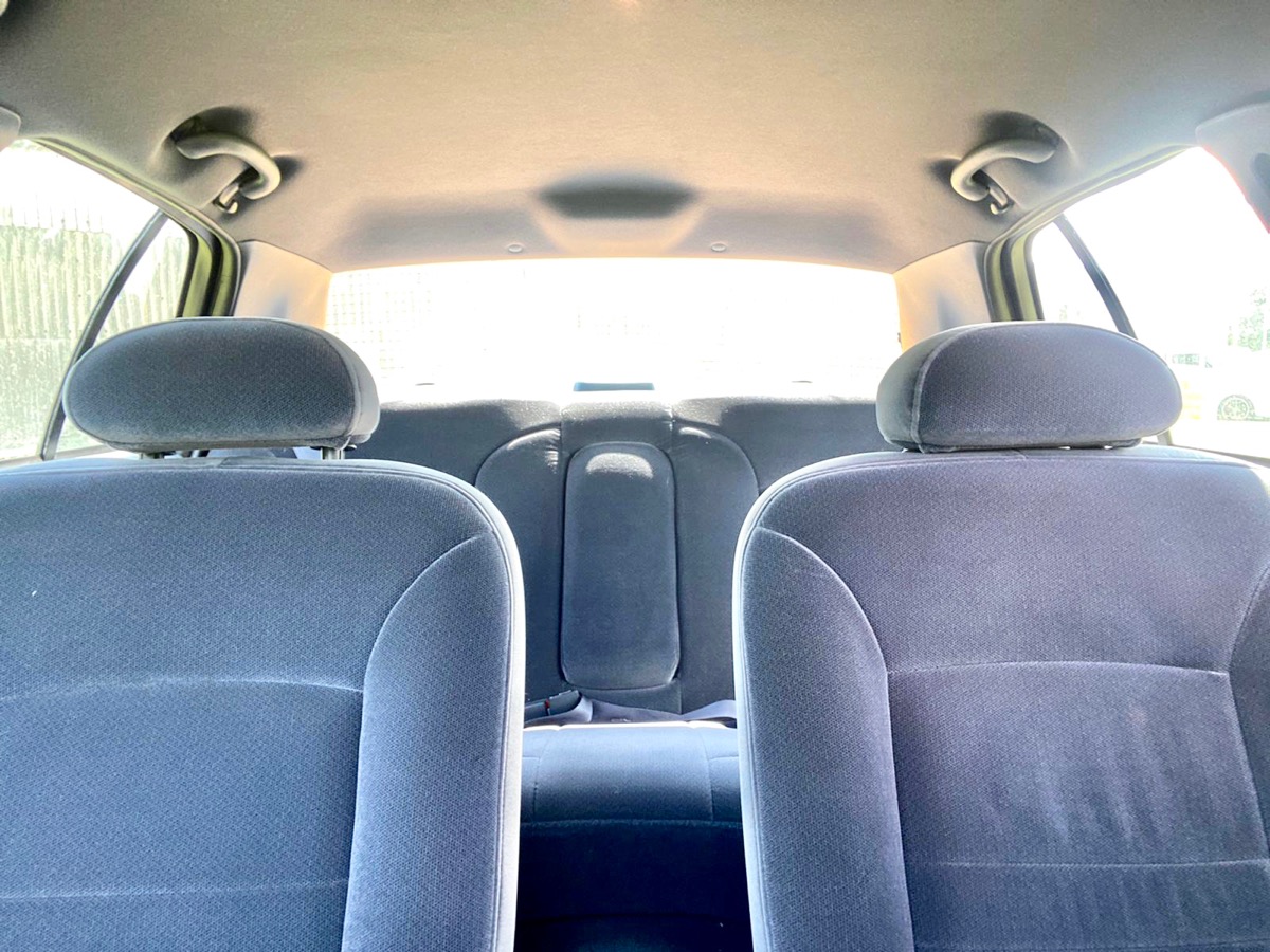 2001 Ford Crown Victoria Image 9