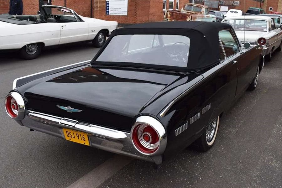 1962 Ford Thunderbird Image 3