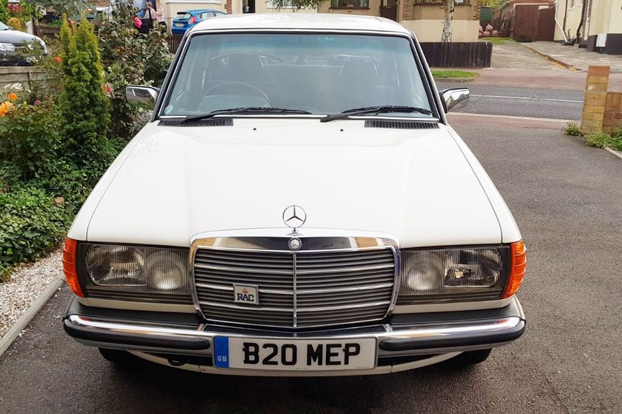 1985 Mercedes-Benz W123 Image 1