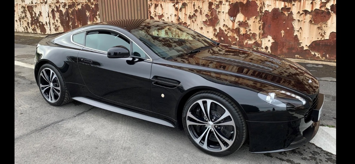 2012 Aston Martin V12 Vantage Image 2