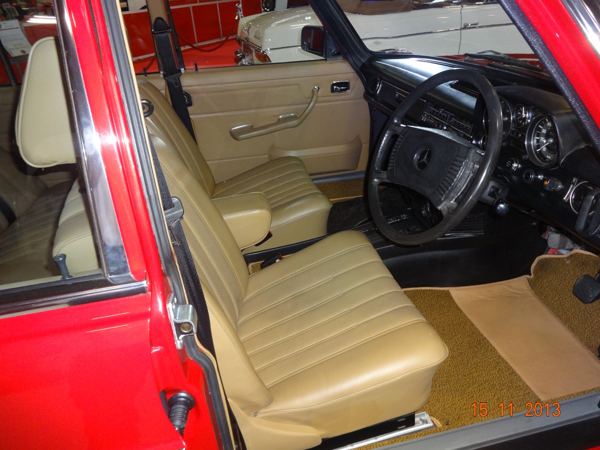 1976 Mercedes-Benz 240 Image 9