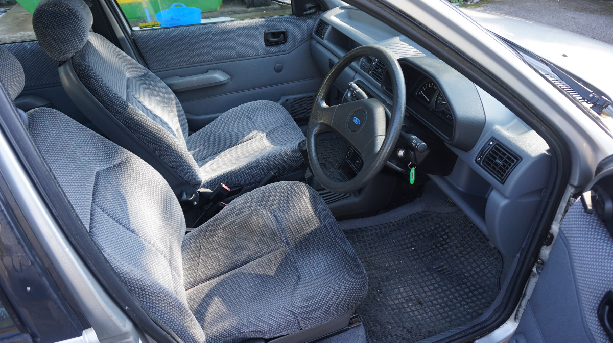 1991 Ford Fiesta Image 8