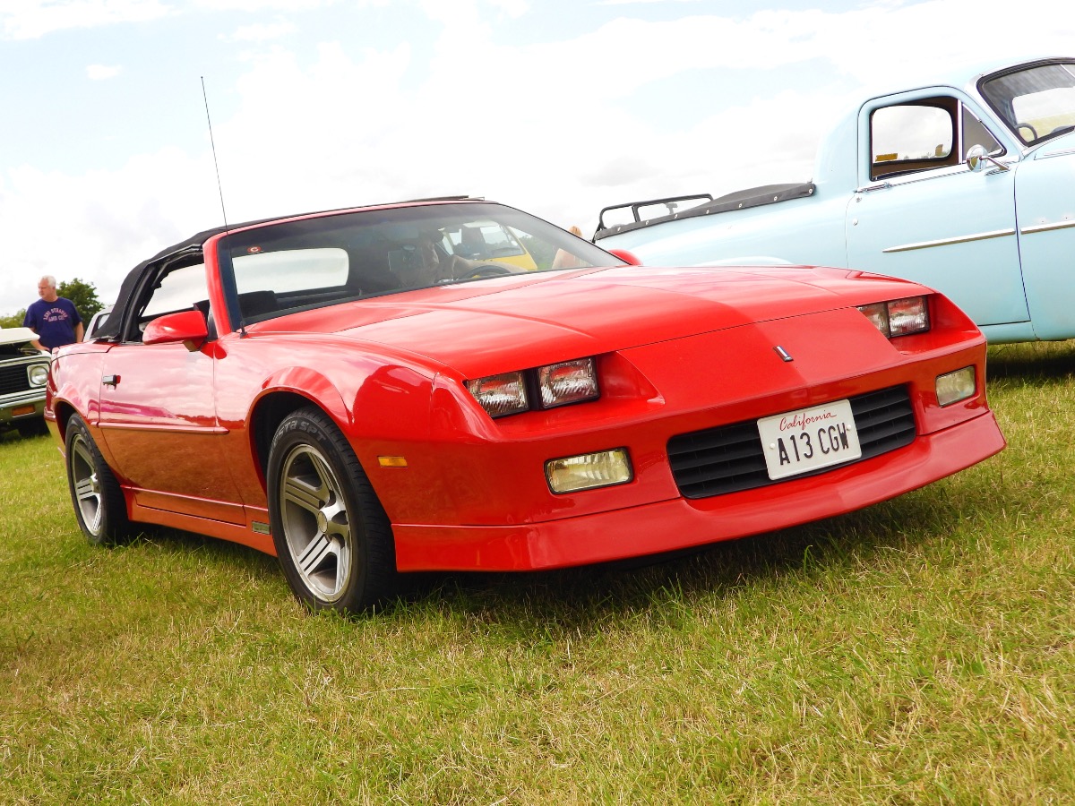 1990 Chevrolet Camaro Image 1