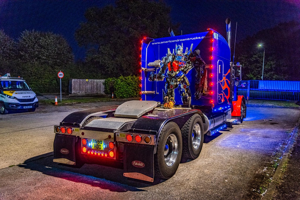 2001 Peterbilt 379 Image 4