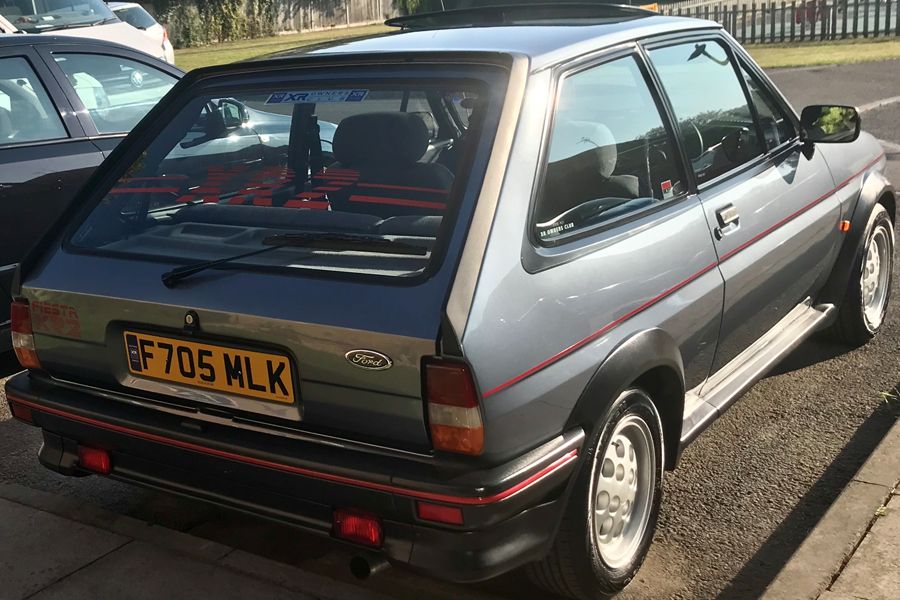 1988 Ford Fiesta Image 4