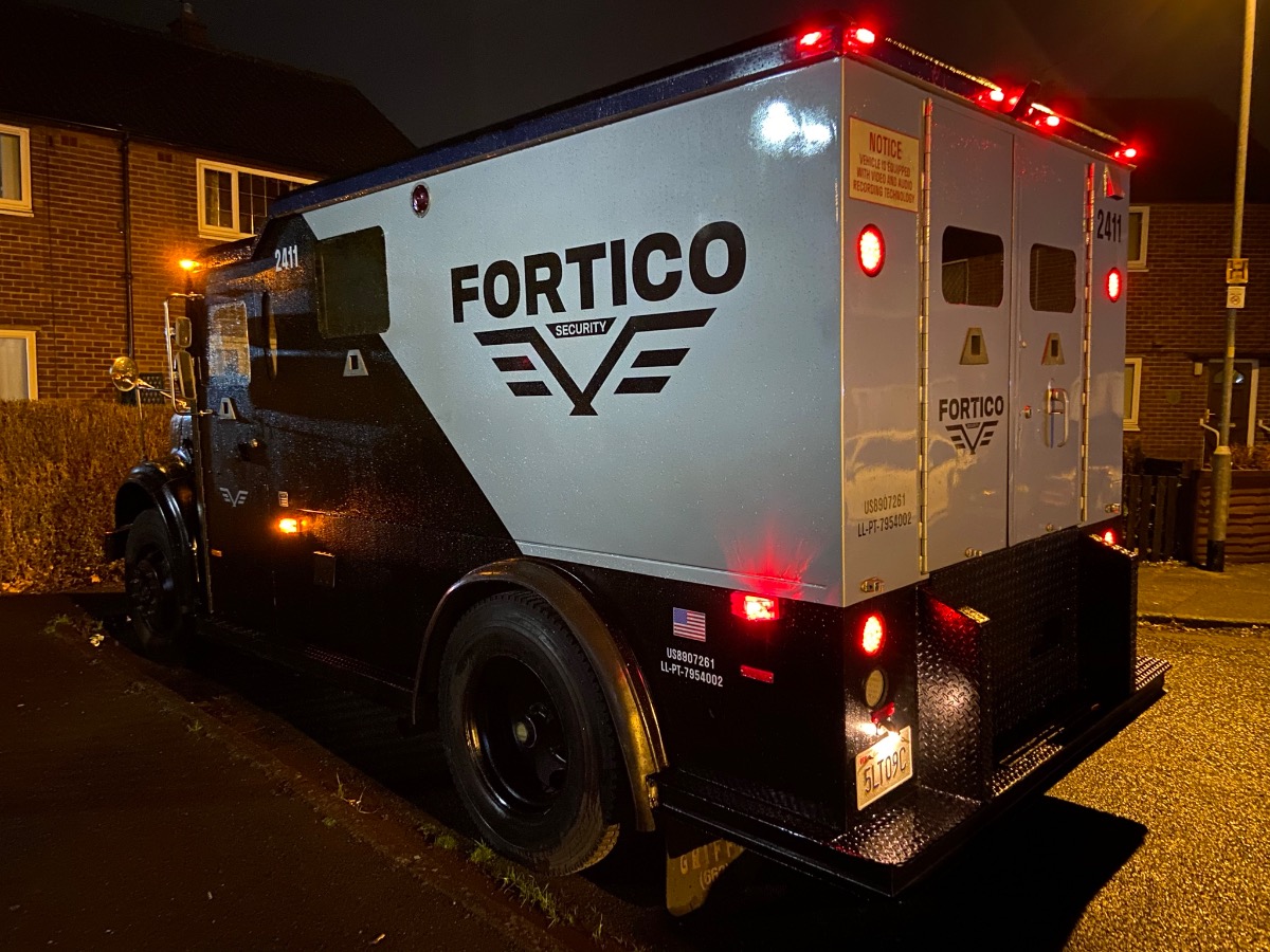 2002 International Armoured Truck Image 2