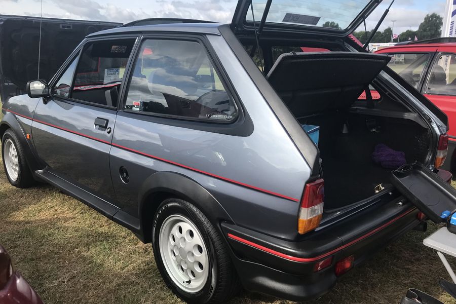 1988 Ford Fiesta Image 2