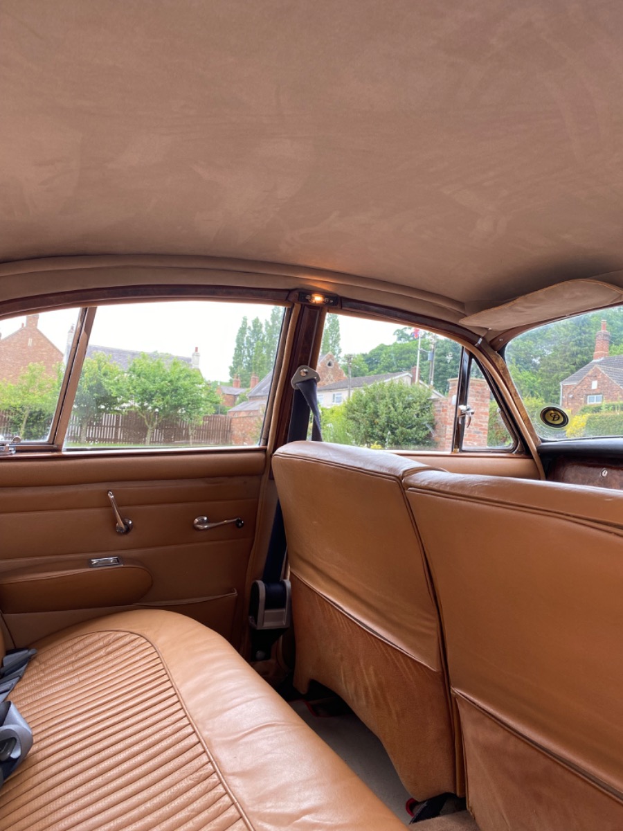 1969 Daimler V8 Image 7