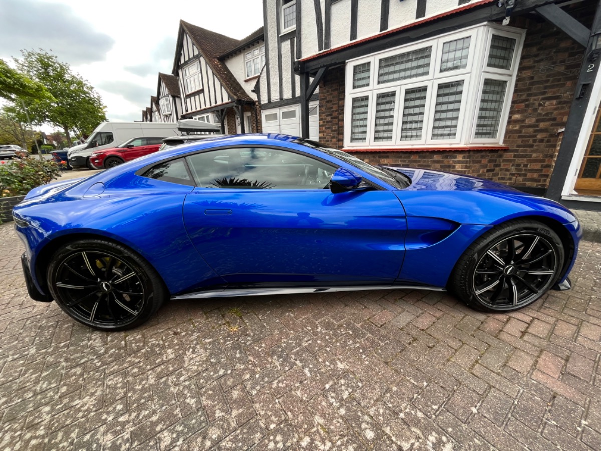 2019 Aston Martin Vantage Image 6