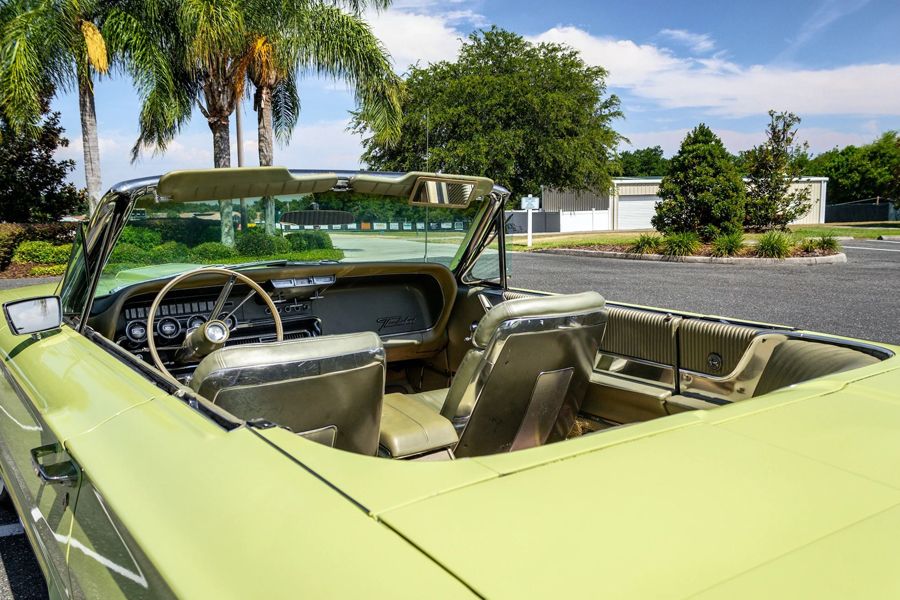 1965 Ford Thunderbird Image 2