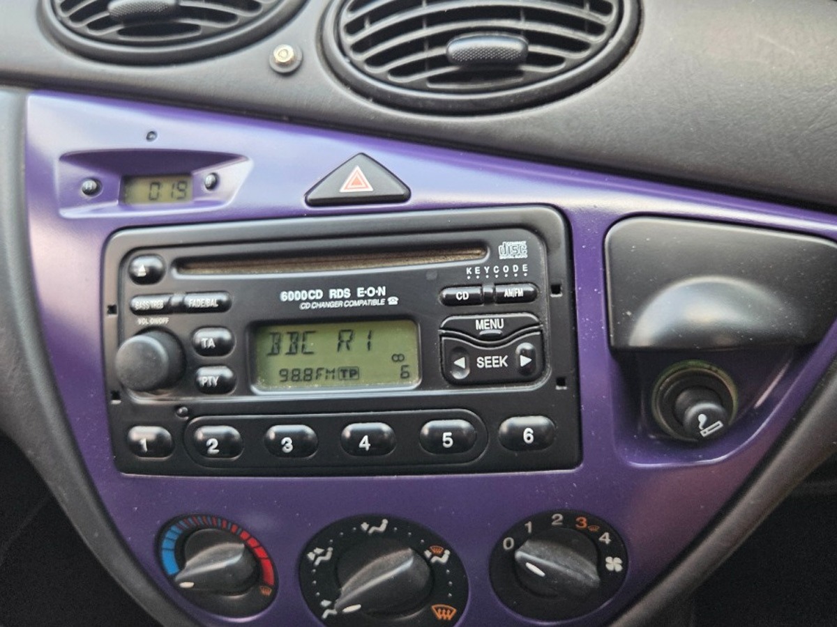 1991 Ford Focus Image 11