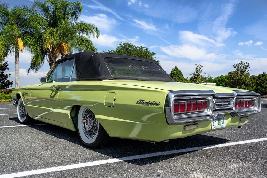 1965 Ford Thunderbird Image 3