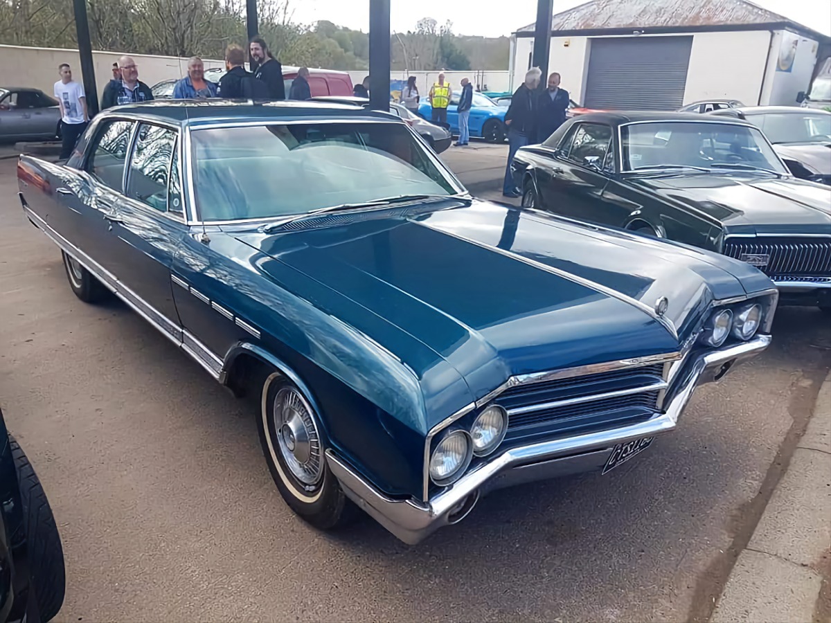 1965 Buick Electra Image 2