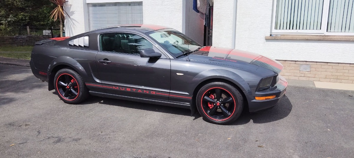2008 Ford Mustang Image 2
