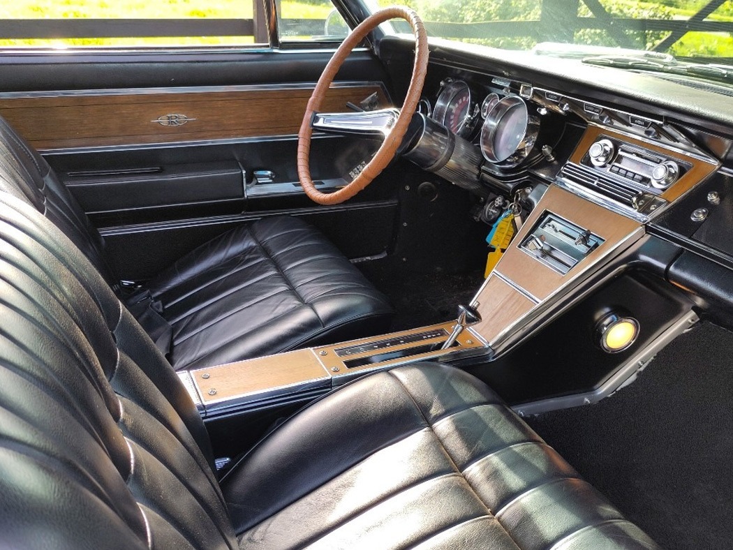 1965 Buick Riviera Image 4