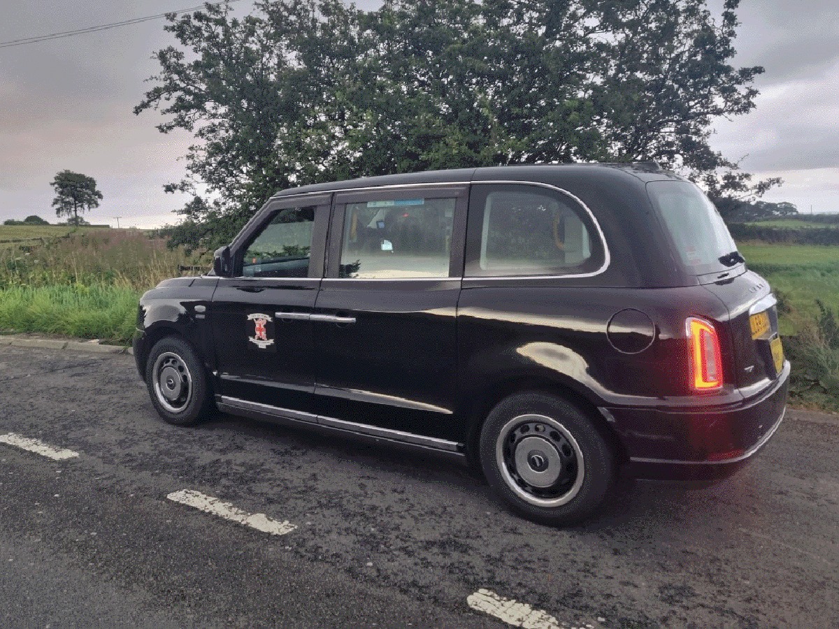 2019 LEVC TX Image 4