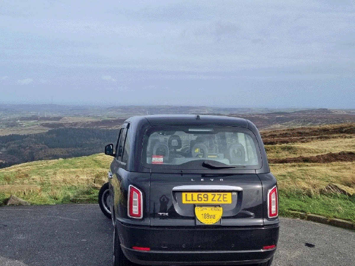 2019 LEVC TX Image 7