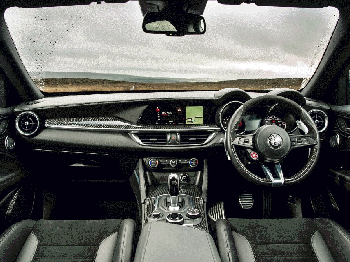 2018 Alfa Romeo Stelvio Image 3