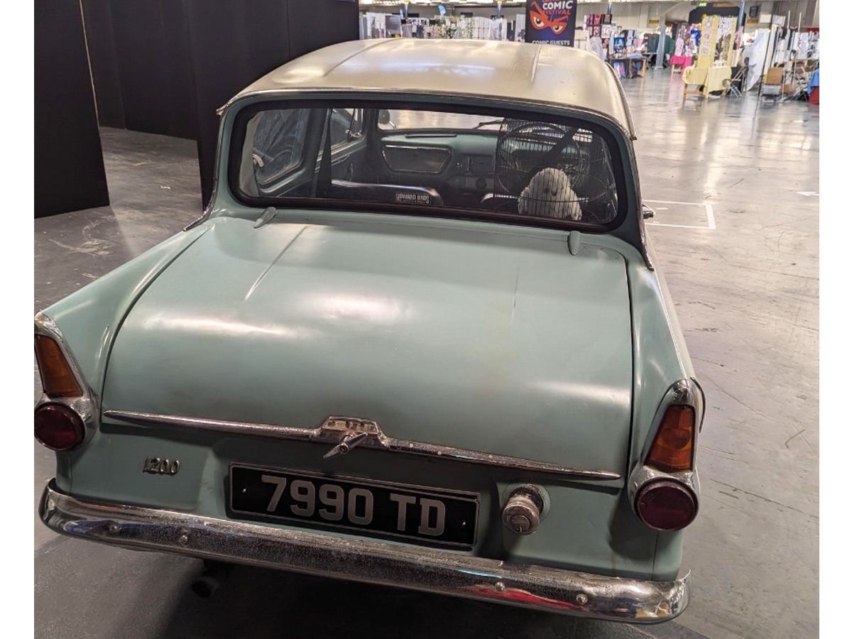 1965 Ford Anglia Image 5