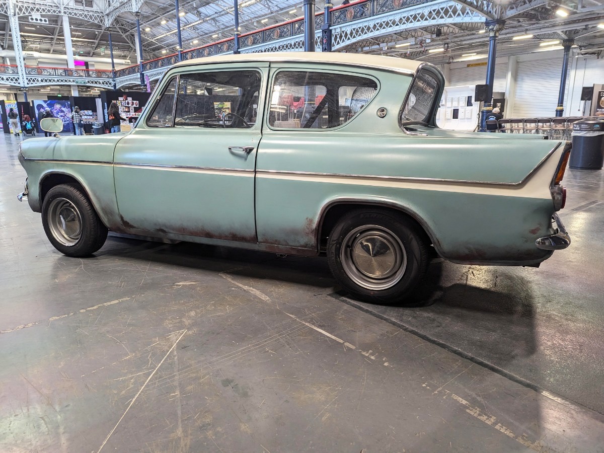 1965 Ford Anglia Image 8