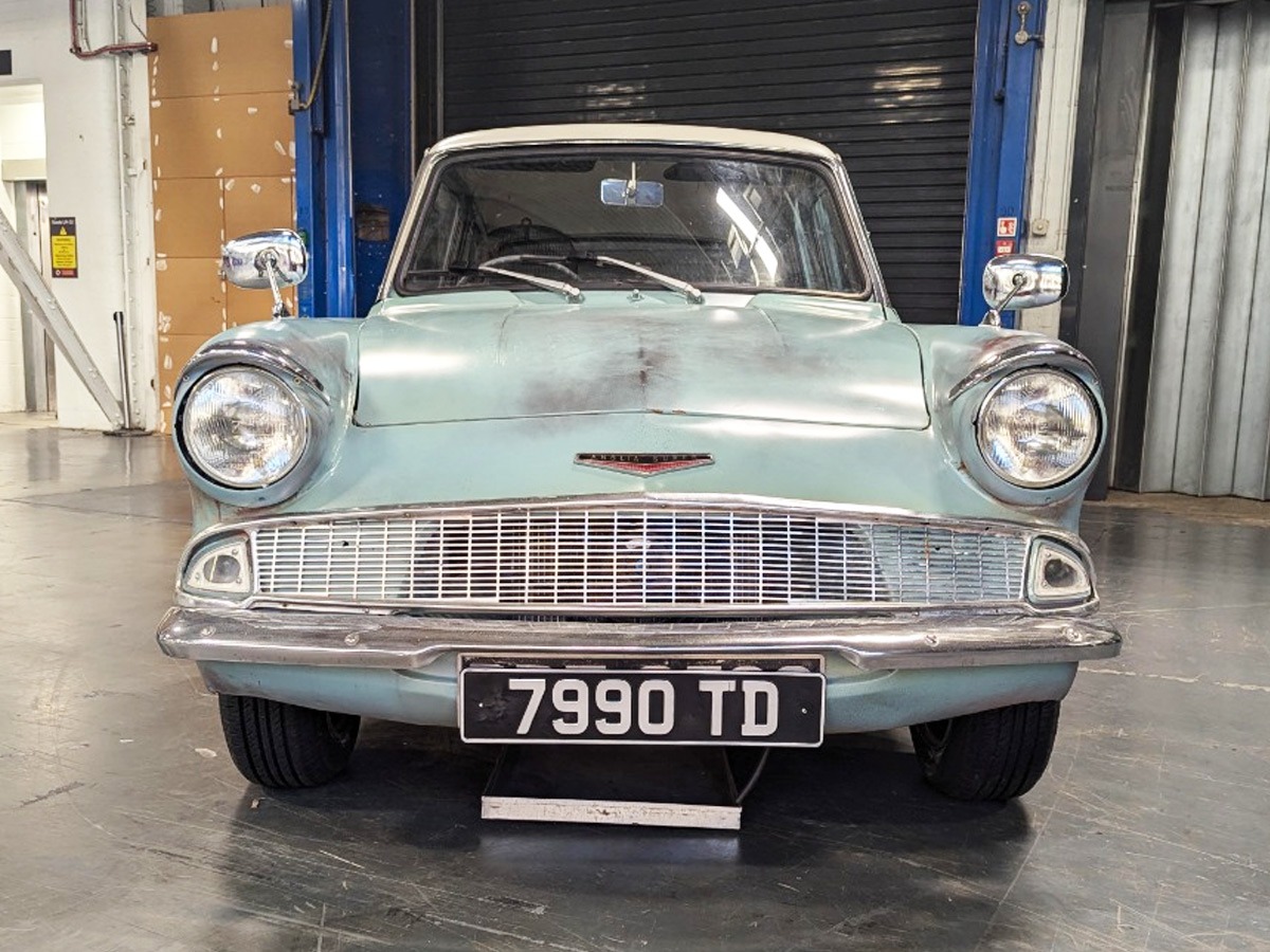 1965 Ford Anglia Image 9