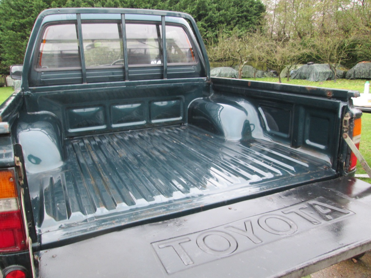1995 Toyota Hilux Image 5