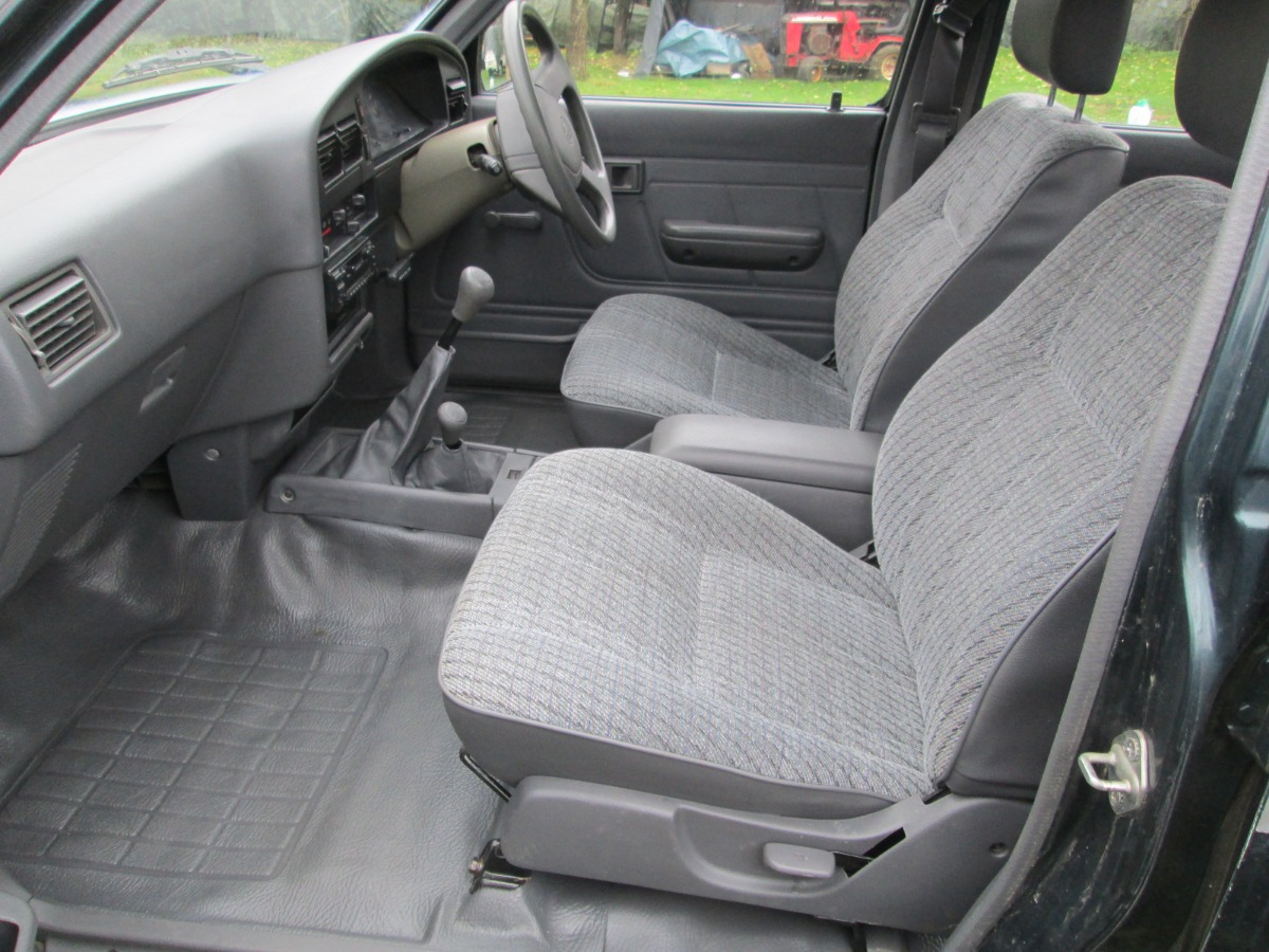 1995 Toyota Hilux Image 3