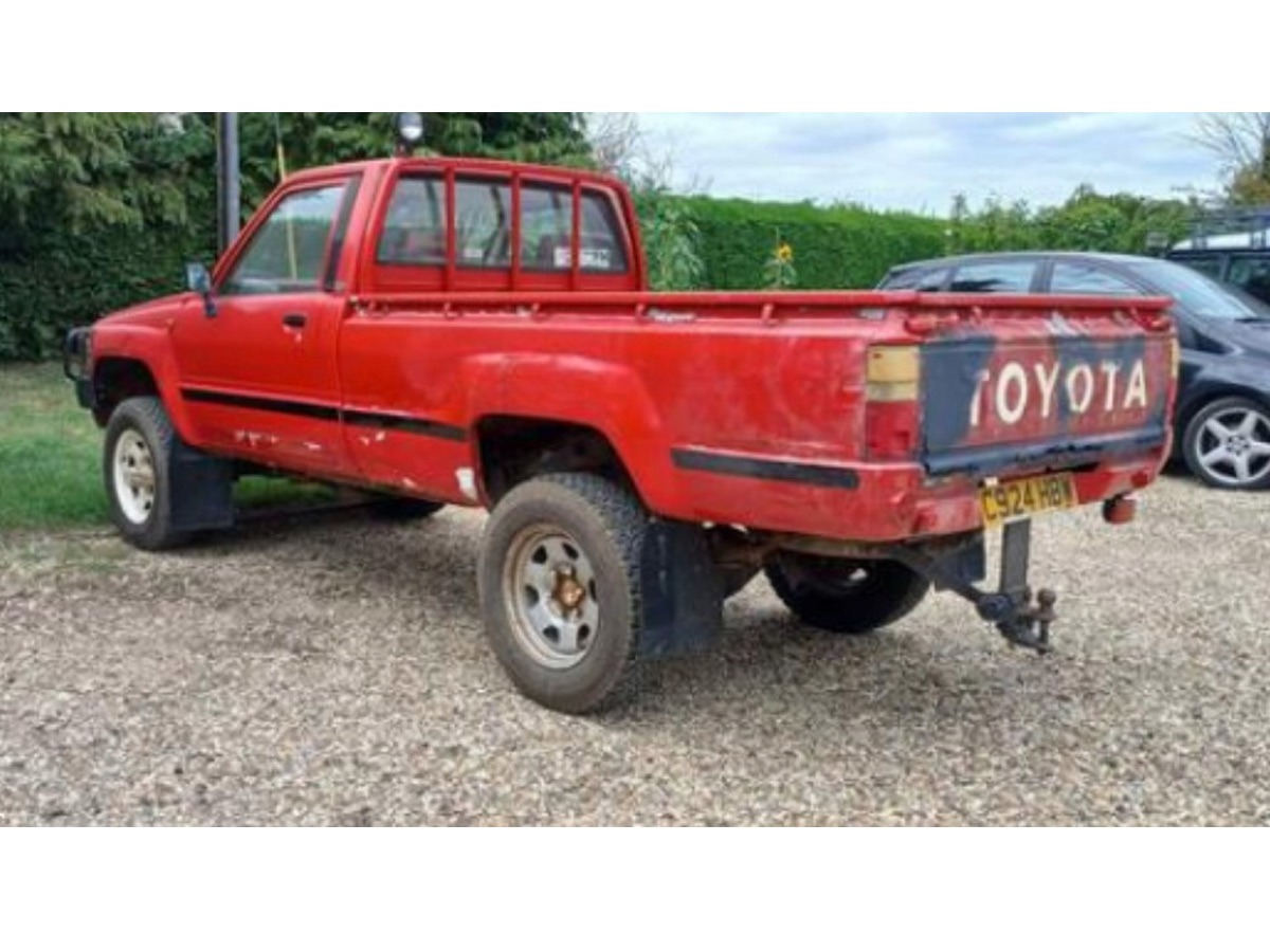 1986 Toyota Hilux Image 2