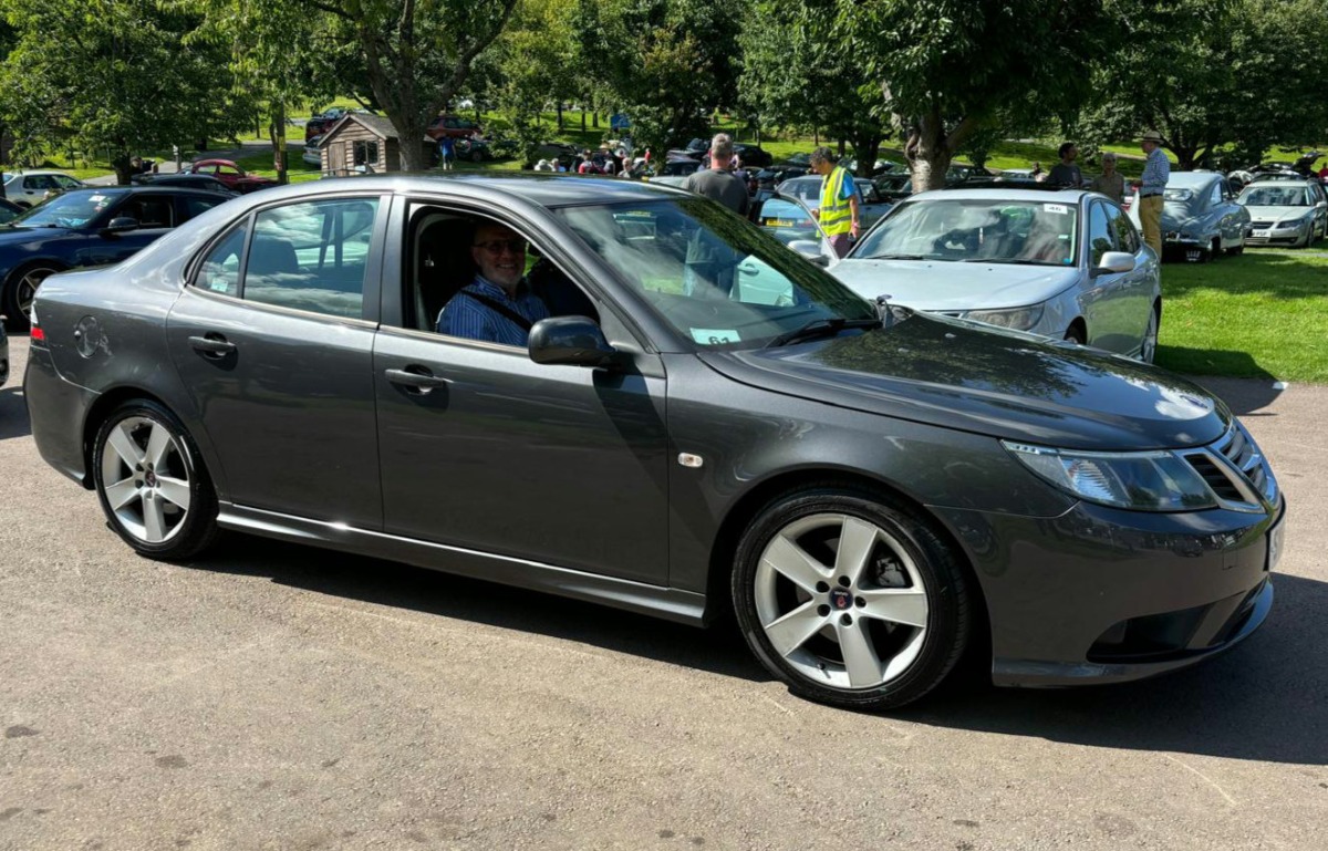 2010 Saab 9-3 Image 1