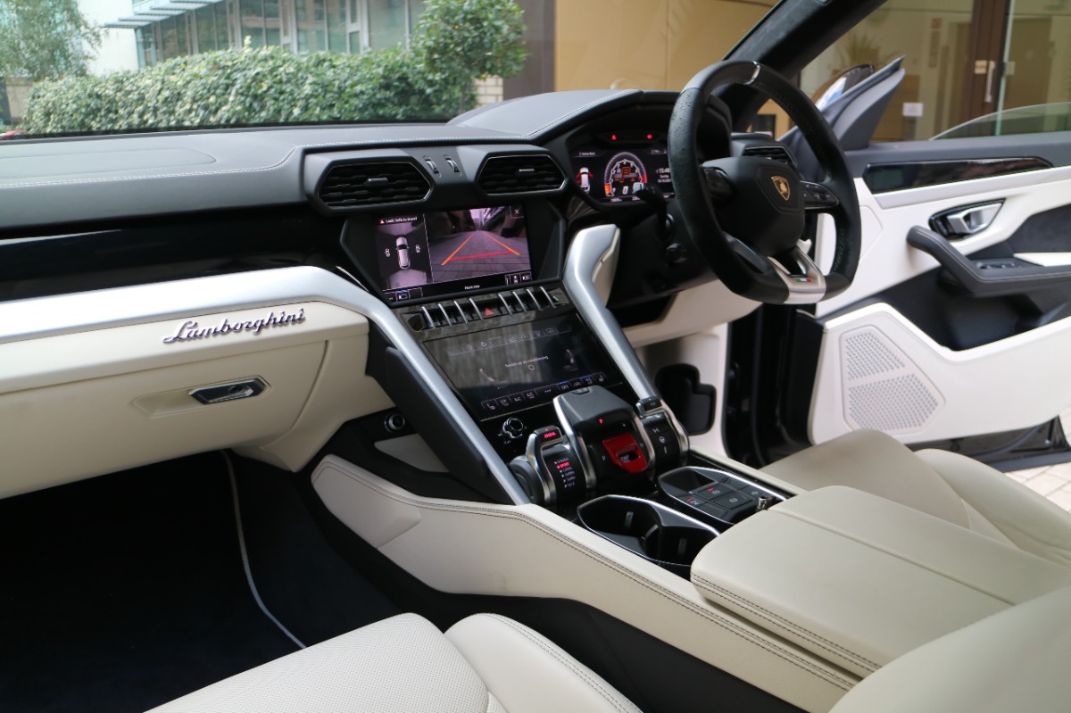 2019 Lamborghini Urus Image 7