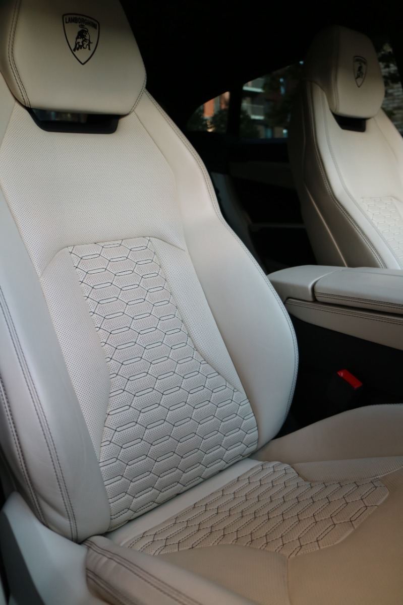 2019 Lamborghini Urus Image 9