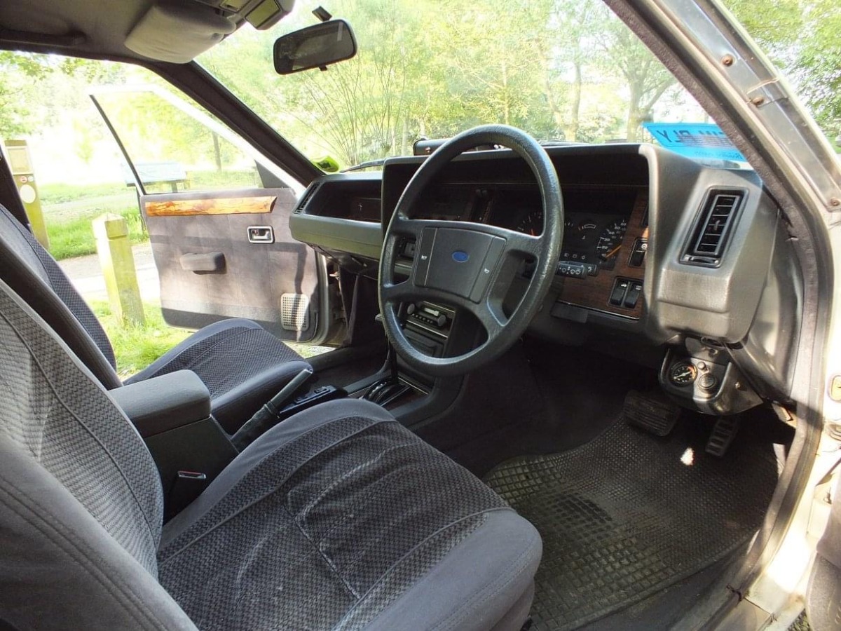 1982 Ford Granada Image 2