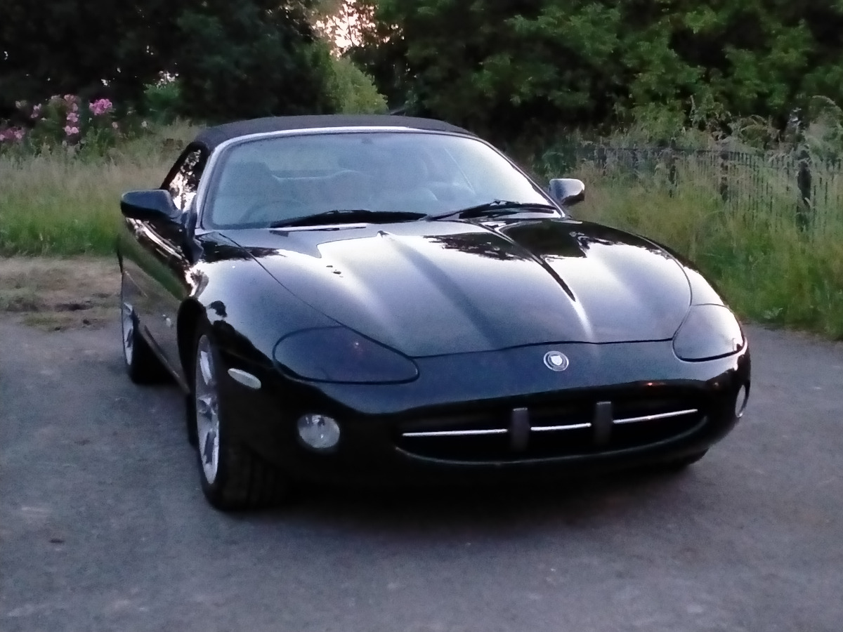 2000 Jaguar XK8 Image 1