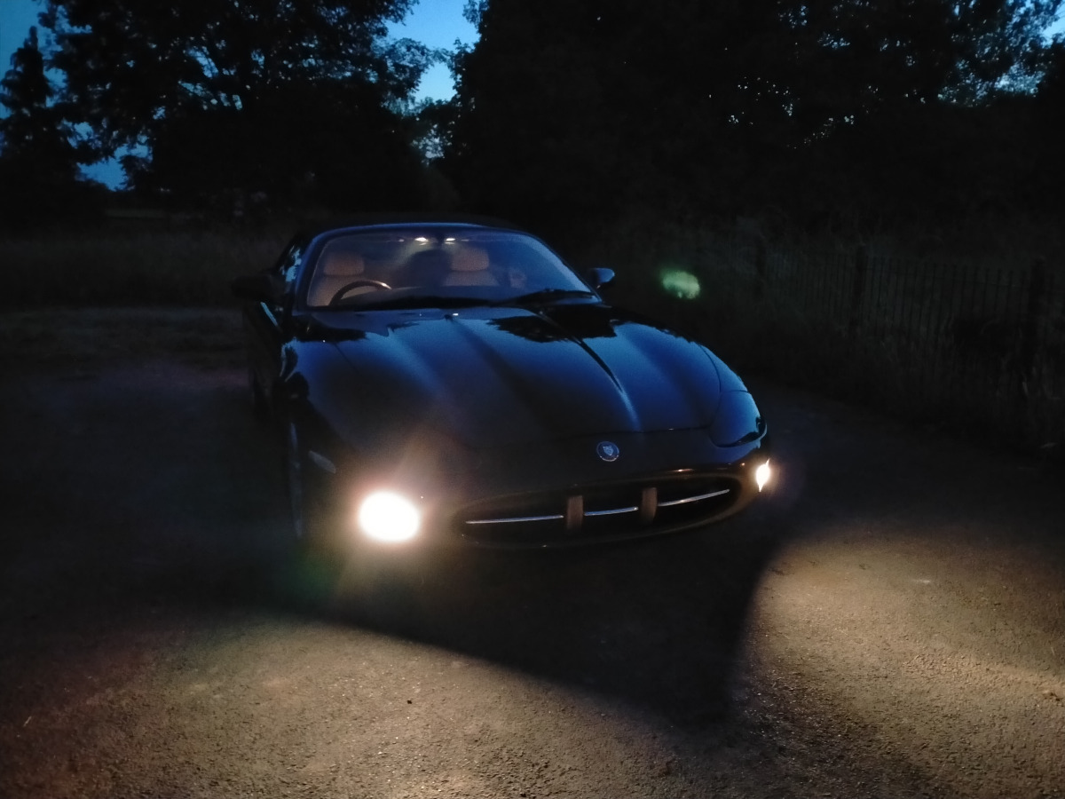 2000 Jaguar XK8 Image 9