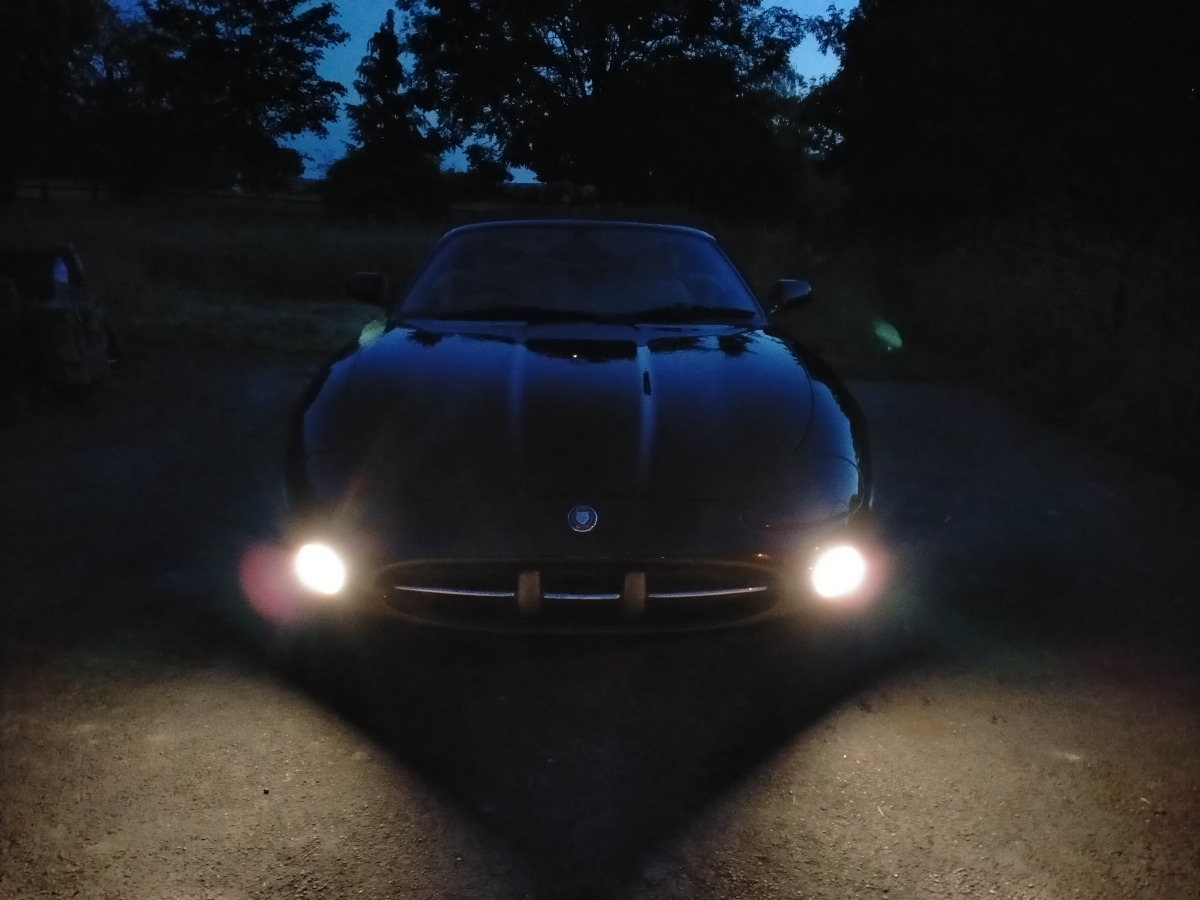 2000 Jaguar XK8 Image 10