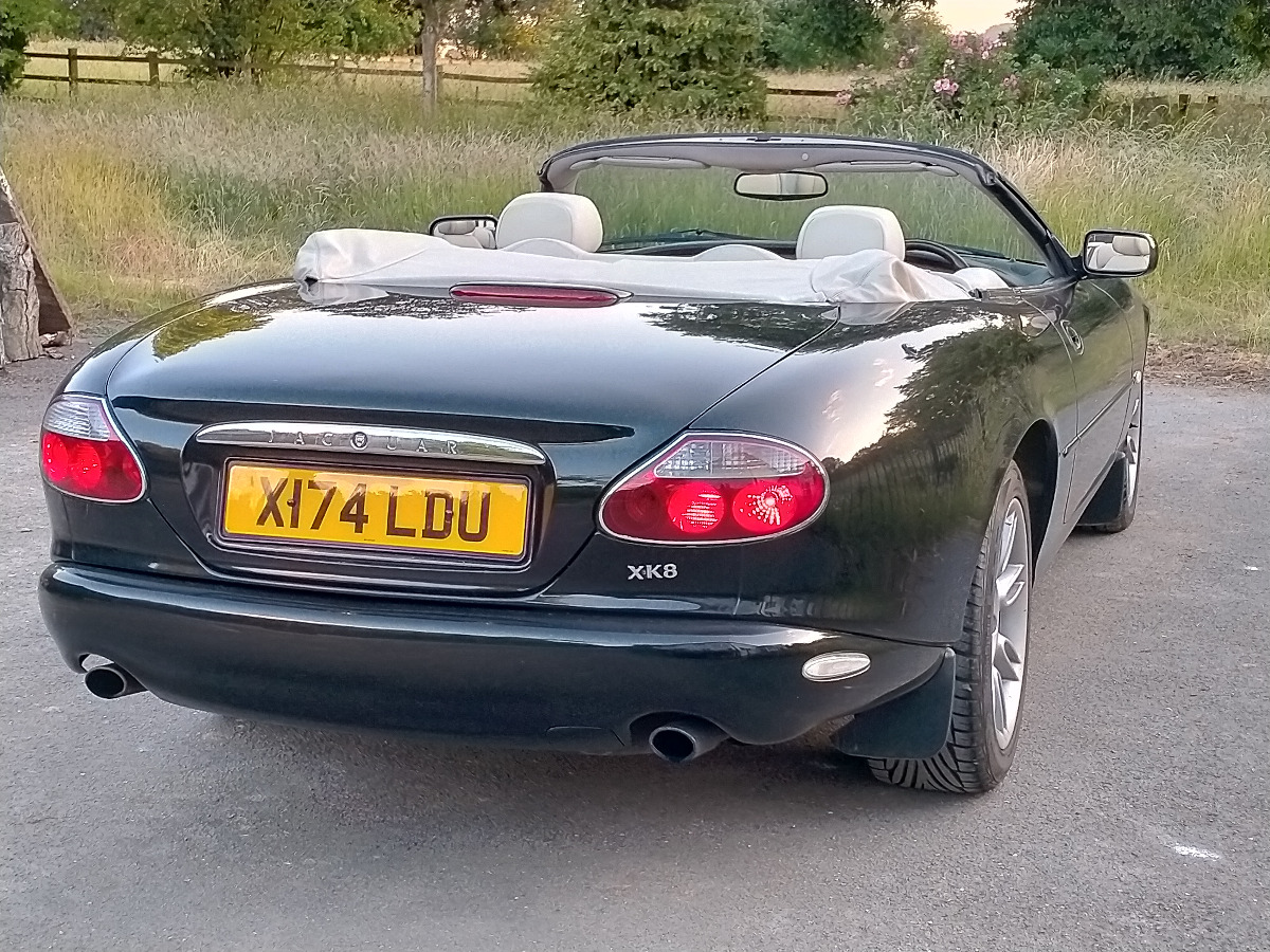 2000 Jaguar XK8 Image 7