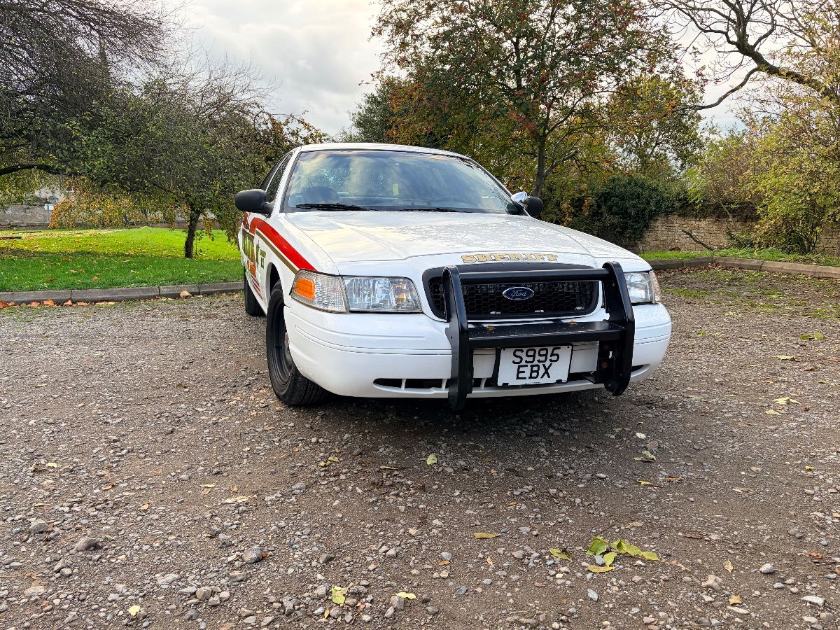 1999 Ford Crown Victoria Image 9